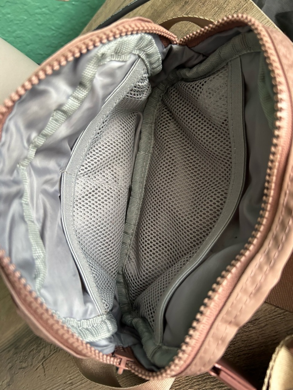 Compact Mauve Crossbody Bag - Lightweight Everyday Shoulder Bag - Picture 3 of 4